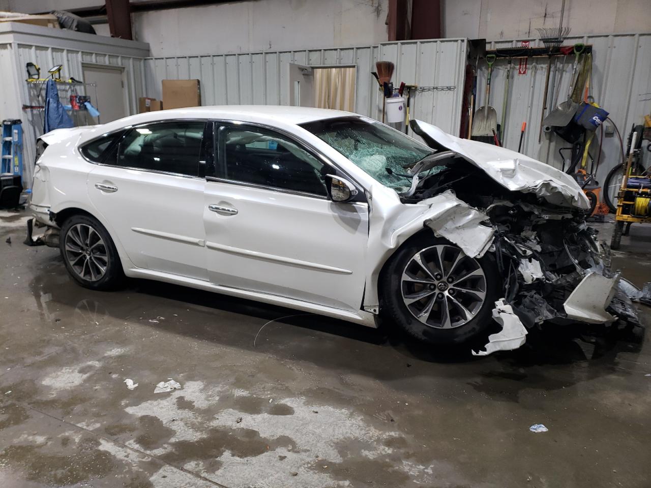 2016 TOYOTA AVALON XLE photo 4