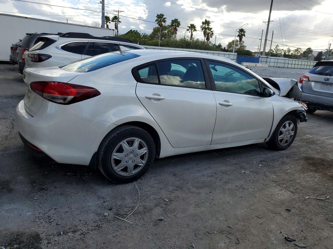 2017 KIA FORTE LX photo 7