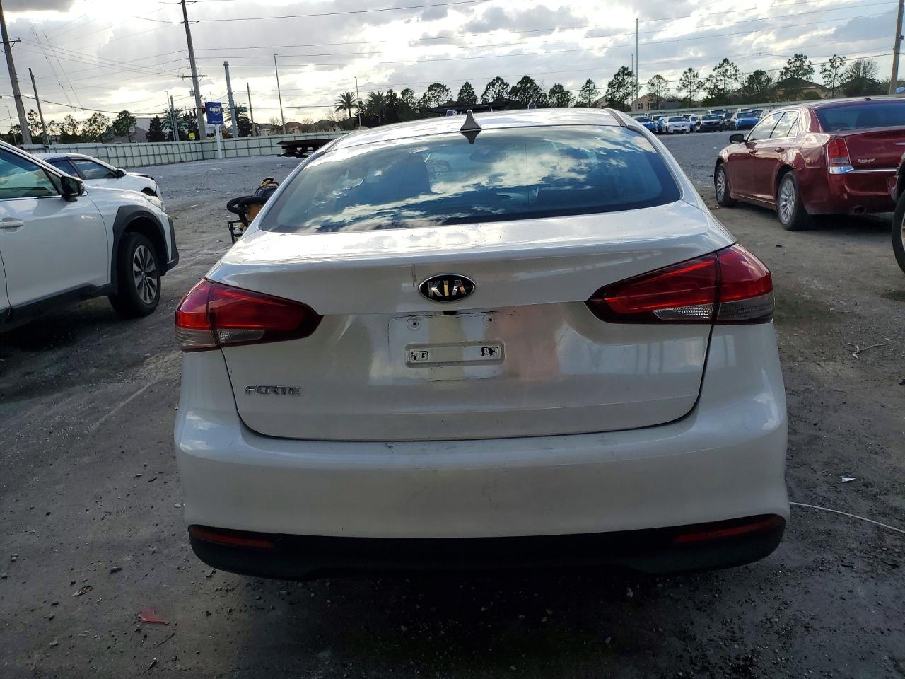 2017 KIA FORTE LX photo 16