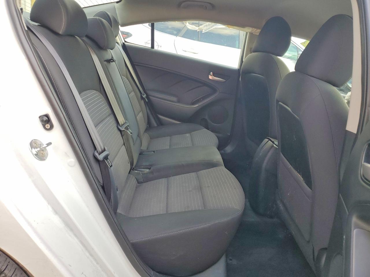 2017 KIA FORTE LX photo 28