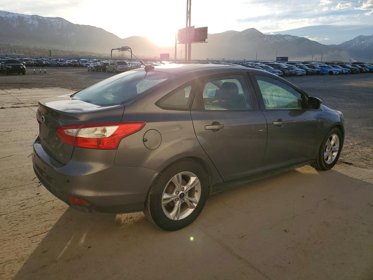 2014 FORD FOCUS SE photo 3