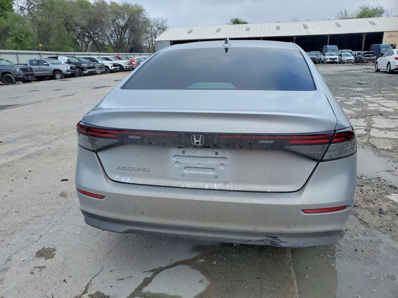 2025 HONDA ACCORD LX photo 11