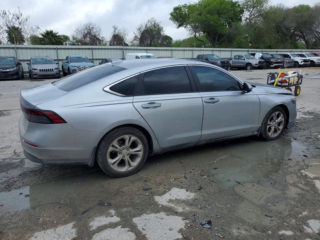 2025 HONDA ACCORD LX photo 5