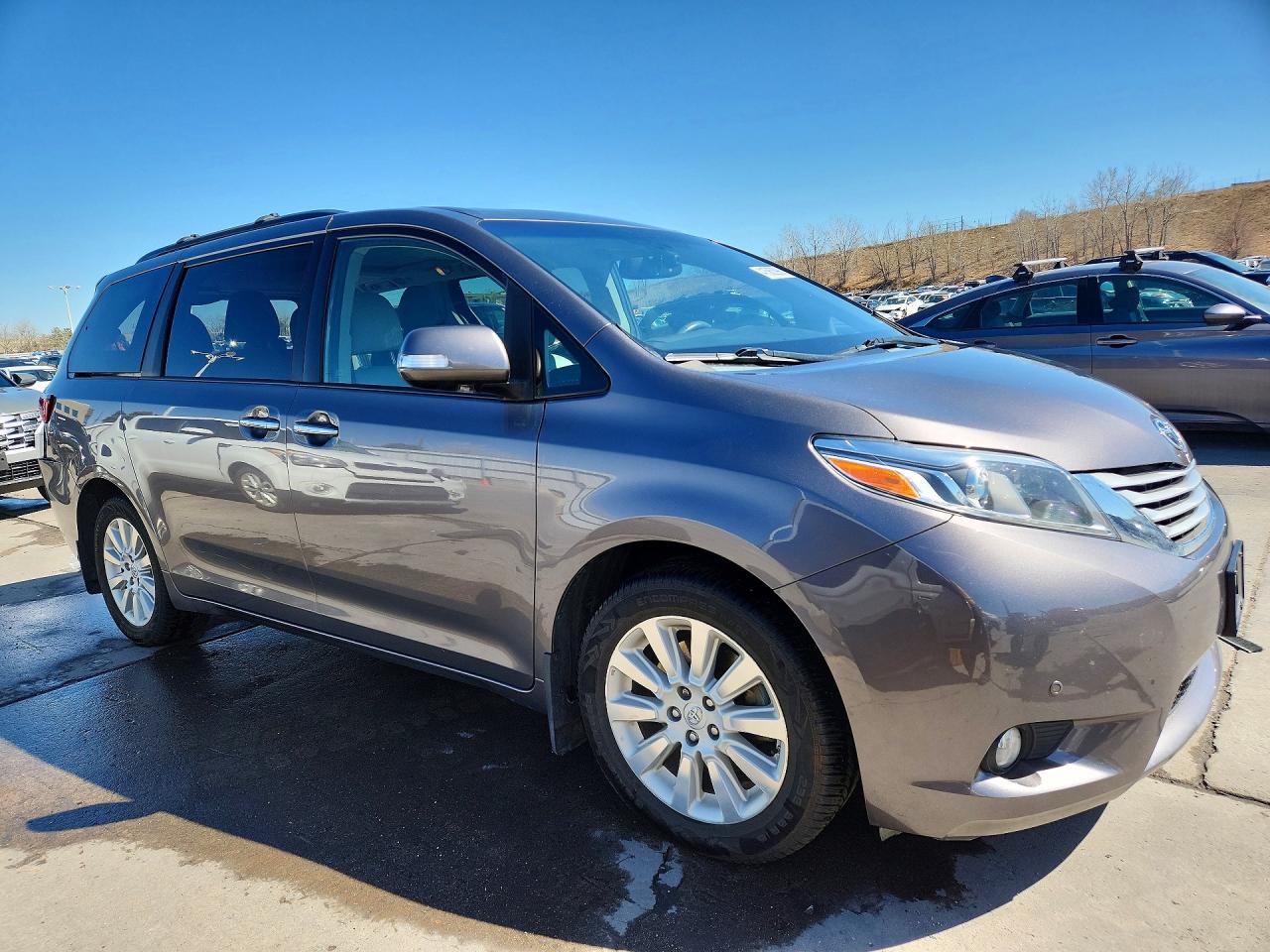 2015 TOYOTA SIENNA LIMITED PREMIUM 7-PASSENGER photo 4