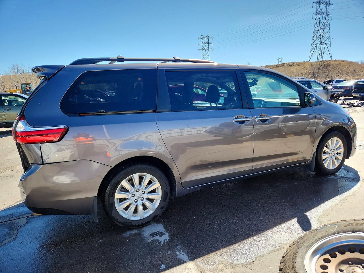2015 TOYOTA SIENNA LIMITED PREMIUM 7-PASSENGER photo 3