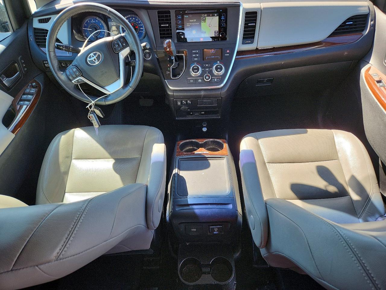 2015 TOYOTA SIENNA LIMITED PREMIUM 7-PASSENGER photo 8