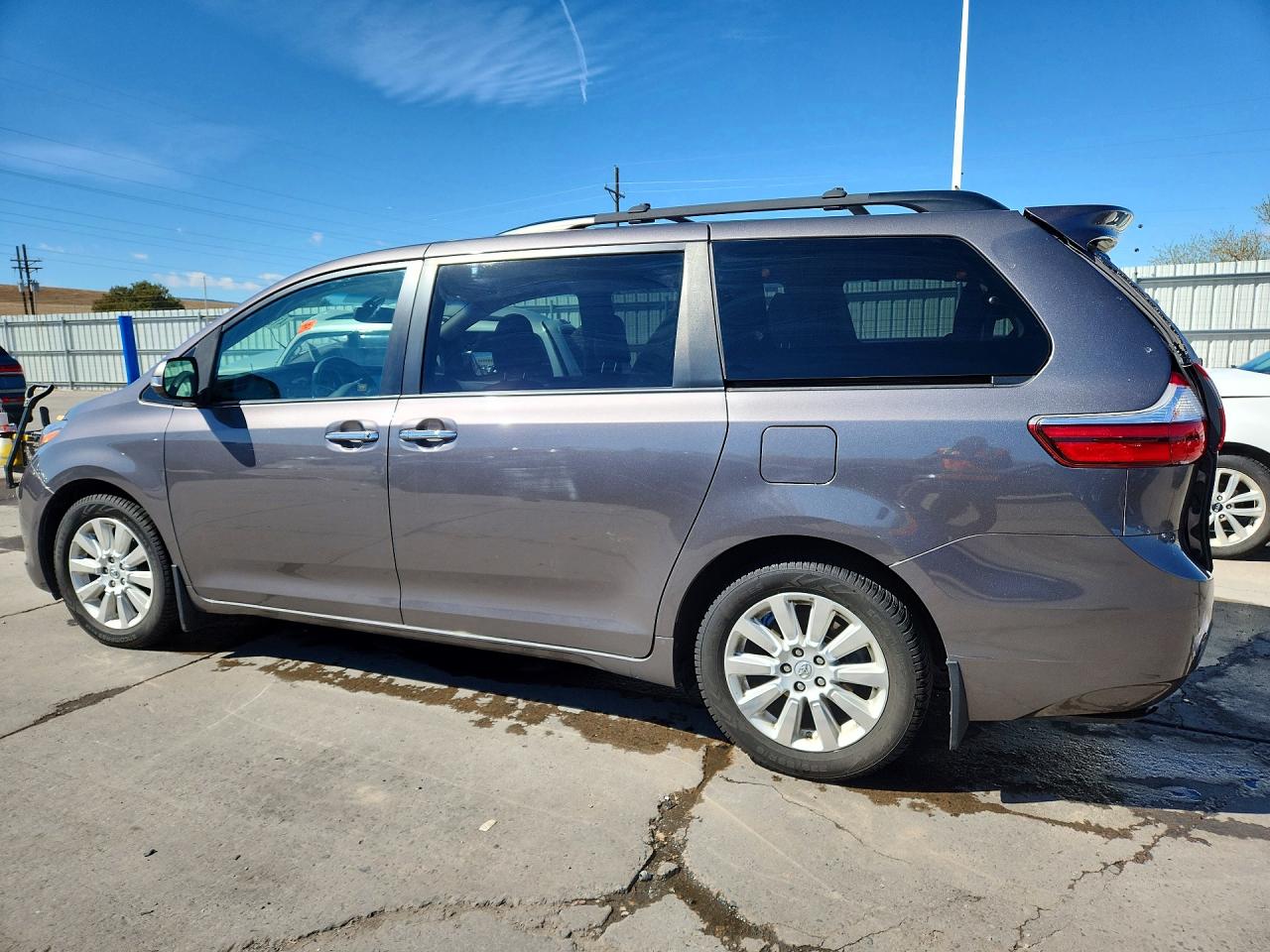 2015 TOYOTA SIENNA LIMITED PREMIUM 7-PASSENGER photo 2