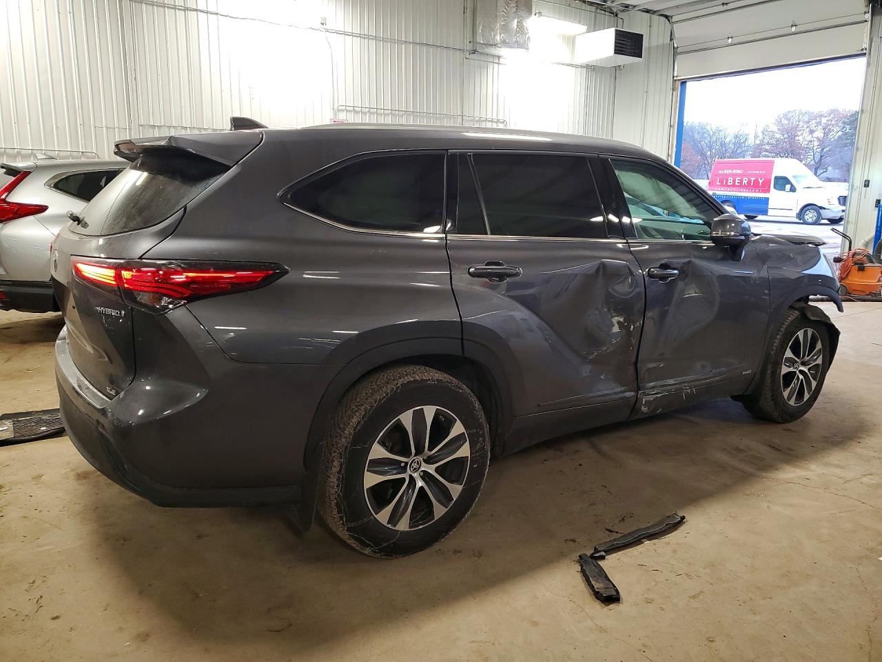 2022 TOYOTA HIGHLANDER HYBRID XLE photo 5