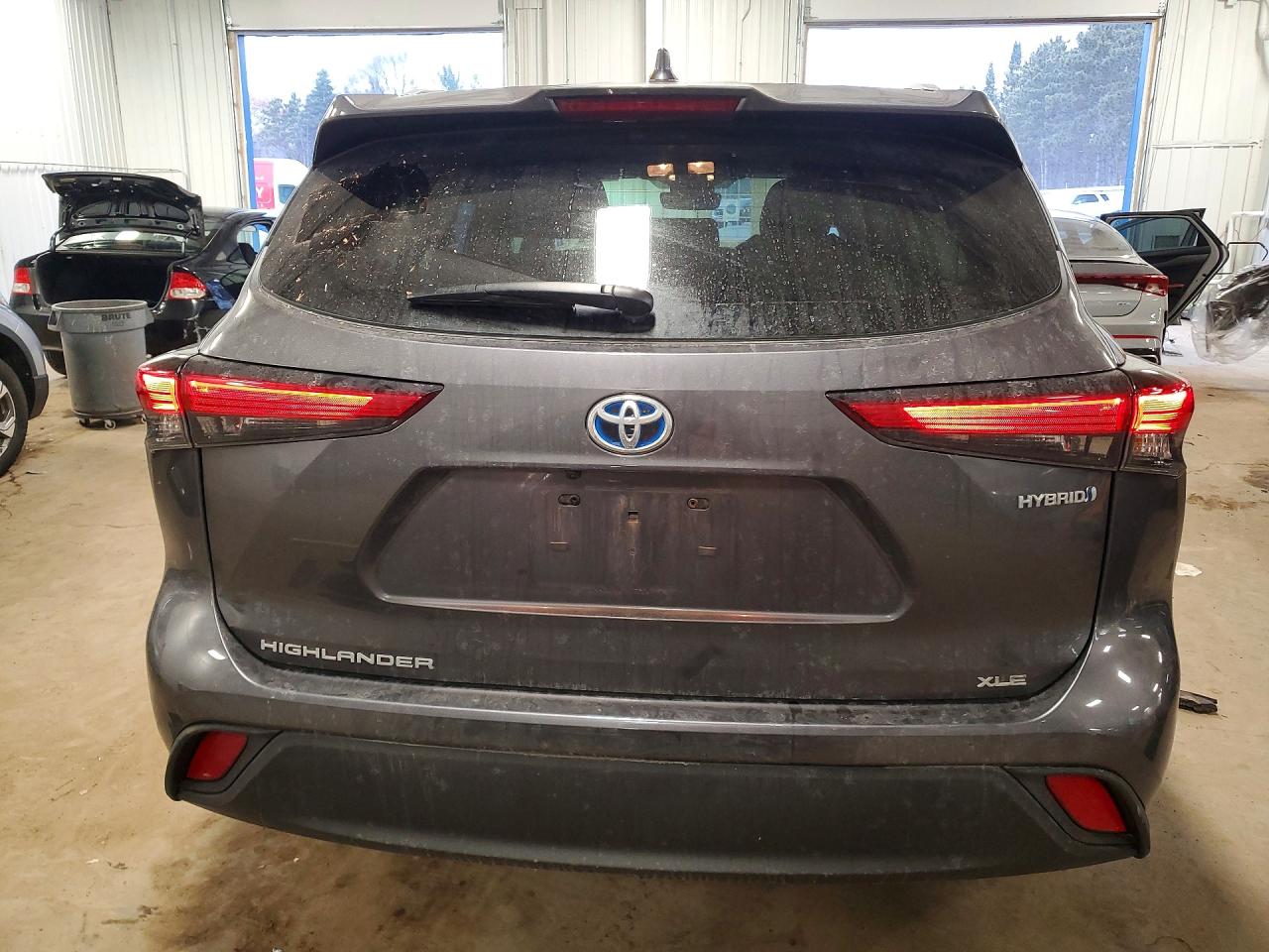 2022 TOYOTA HIGHLANDER HYBRID XLE photo 11