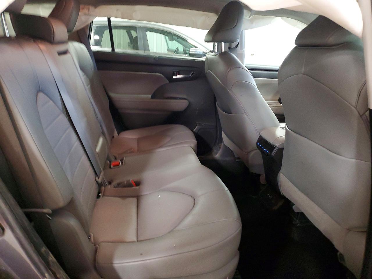 2022 TOYOTA HIGHLANDER HYBRID XLE photo 21