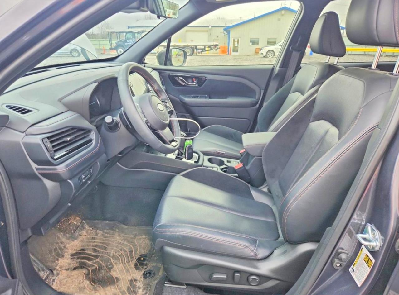 2025 SUBARU FORESTER TOURING photo 13