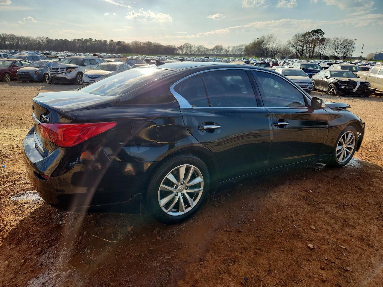 2015 INFINITI Q50 BASE photo 3