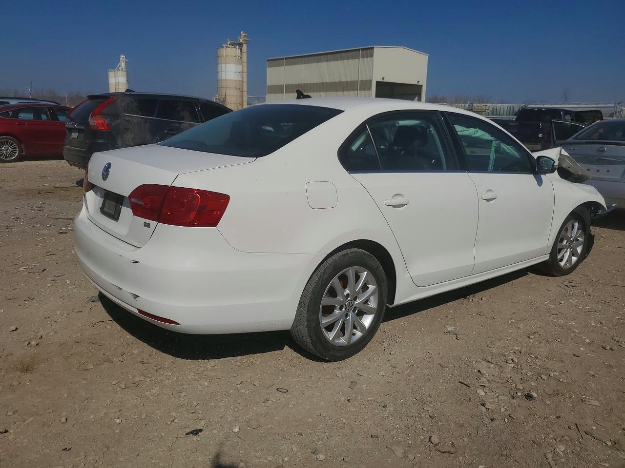 2014 VOLKSWAGEN JETTA SE photo 3