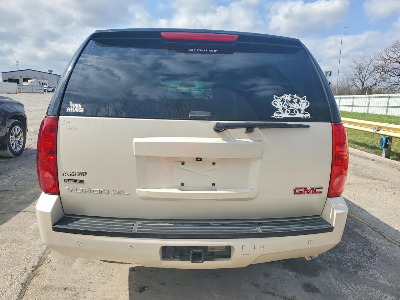 2010 GMC YUKON XL K1500 SLT photo 16
