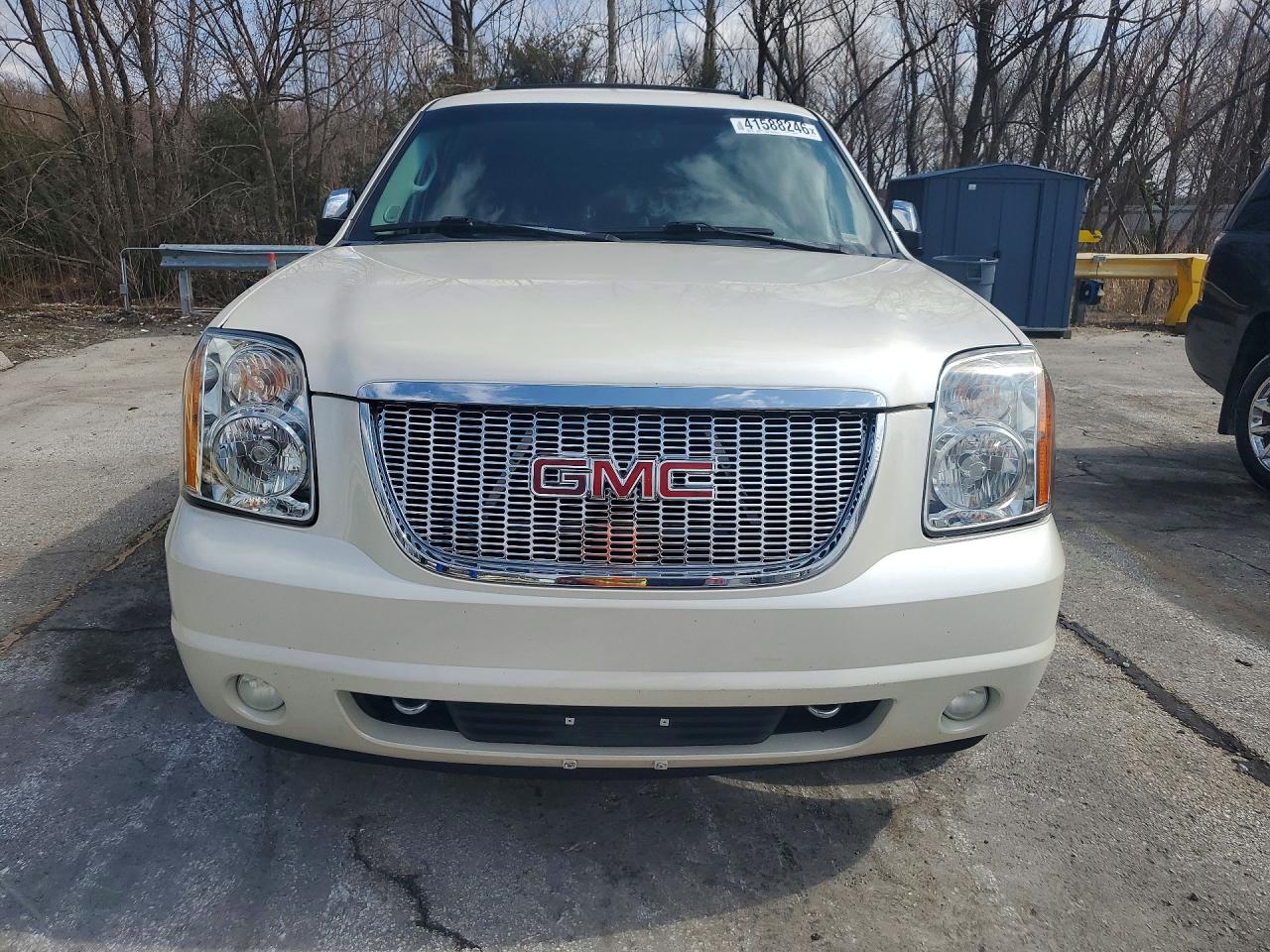 2010 GMC YUKON XL K1500 SLT photo 13