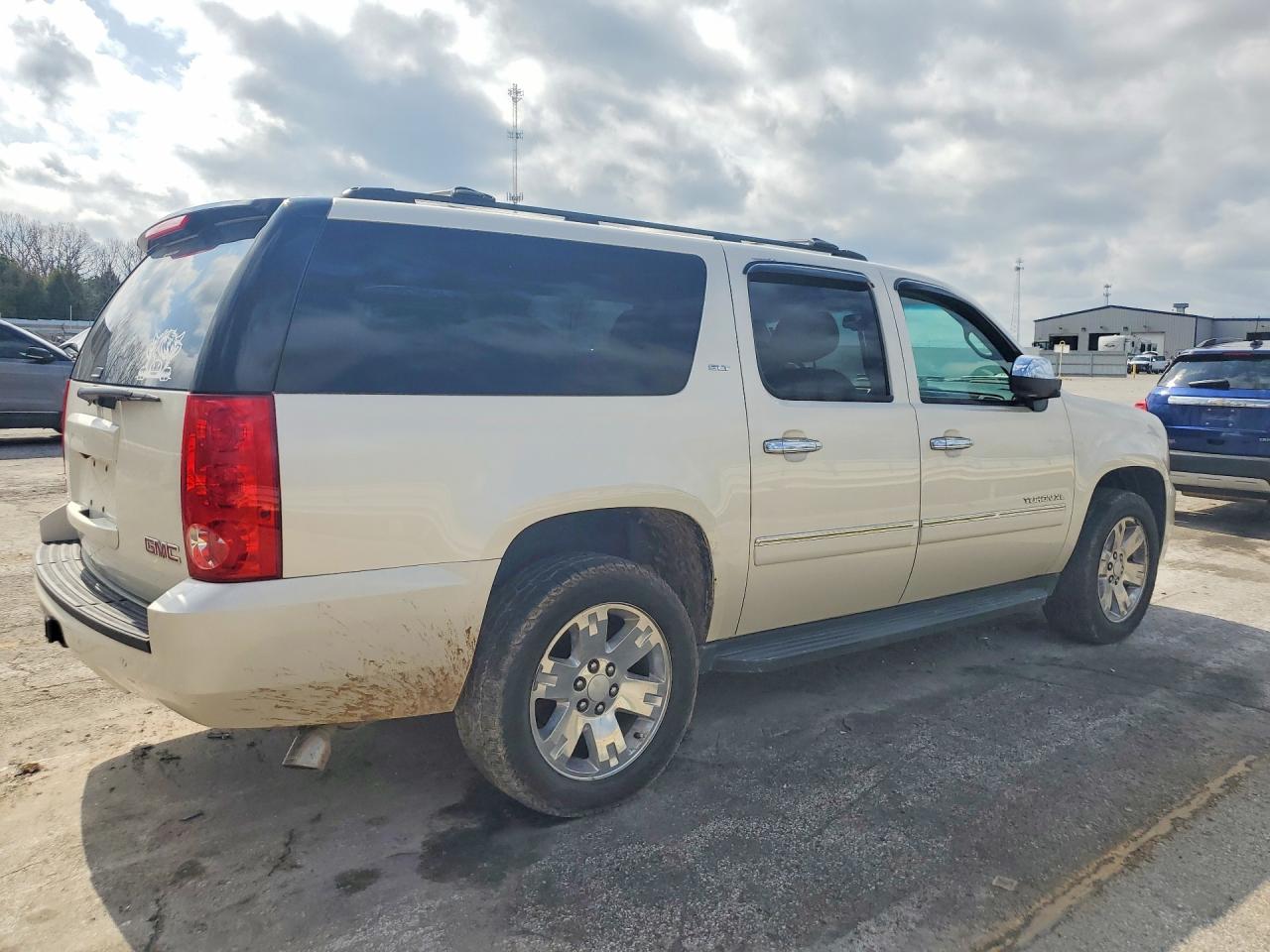 2010 GMC YUKON XL K1500 SLT photo 7