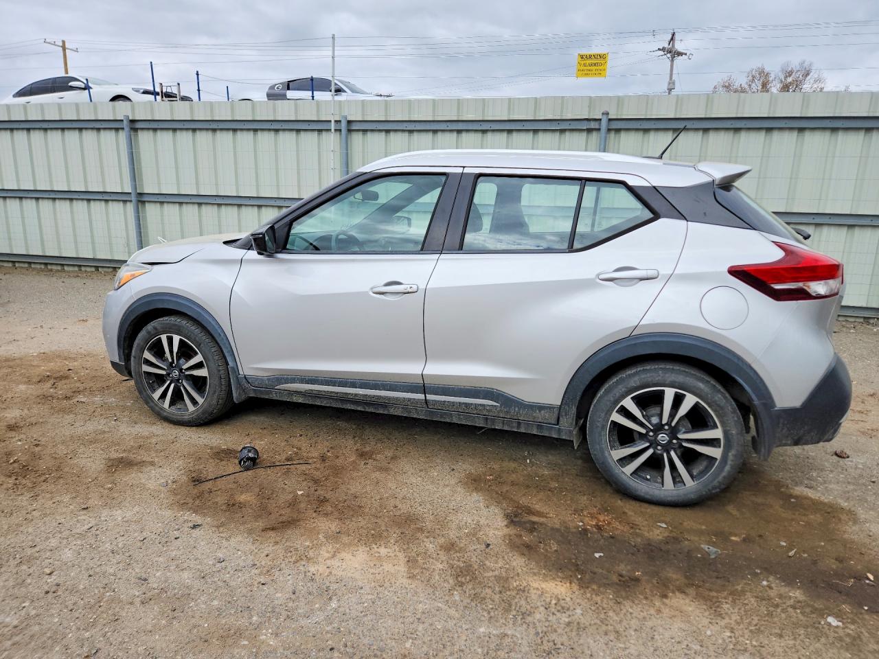 2019 NISSAN KICKS SR photo 3