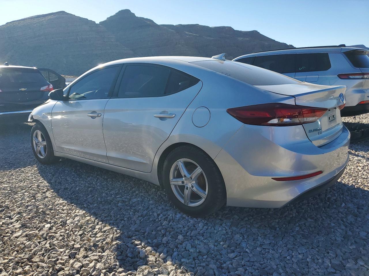 2017 HYUNDAI ELANTRA SE photo 2