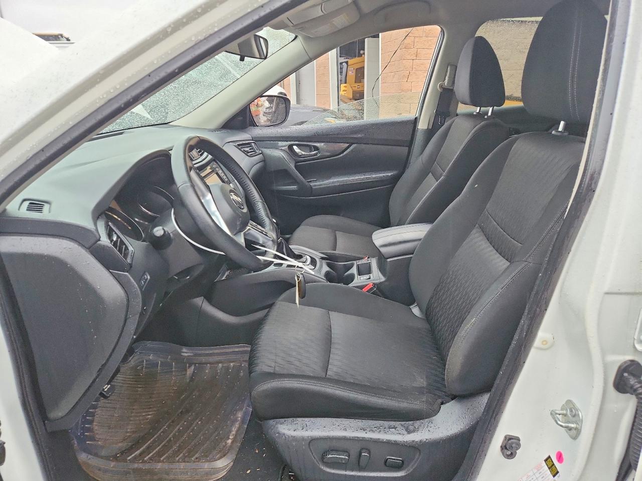 2019 NISSAN ROGUE SV photo 13