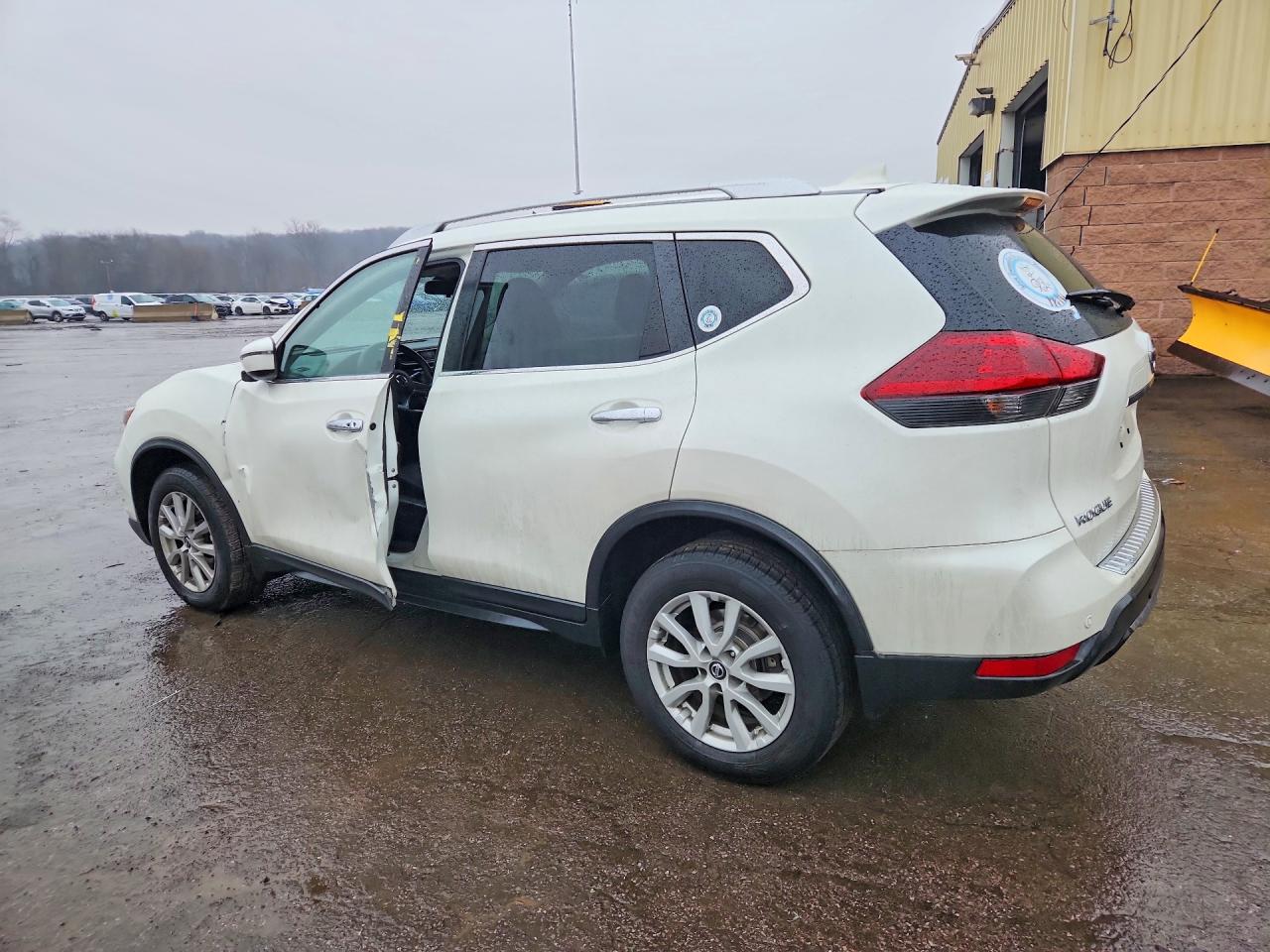 2019 NISSAN ROGUE SV photo 3