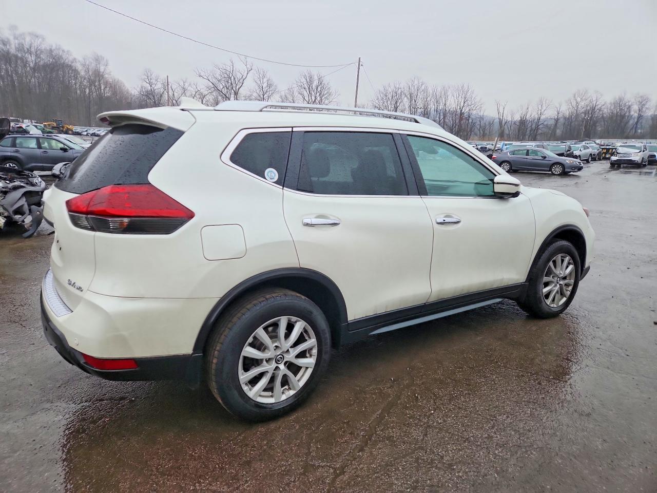 2019 NISSAN ROGUE SV photo 5