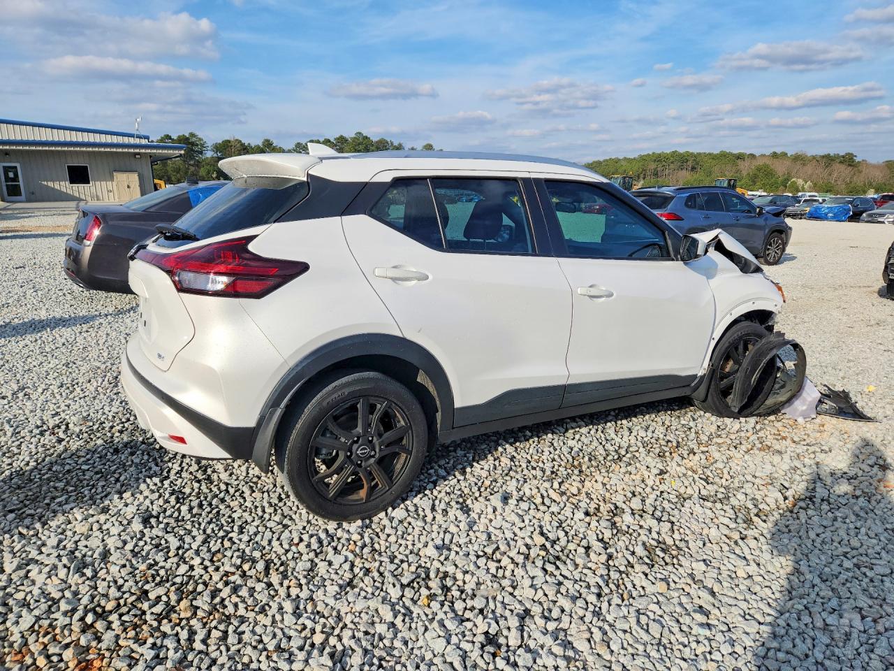 2022 NISSAN KICKS SV photo 3