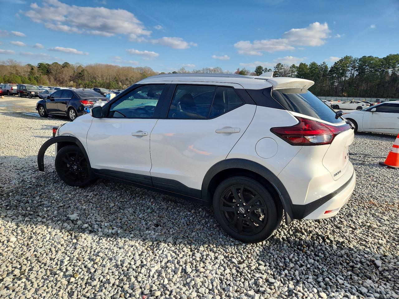2022 NISSAN KICKS SV photo 2