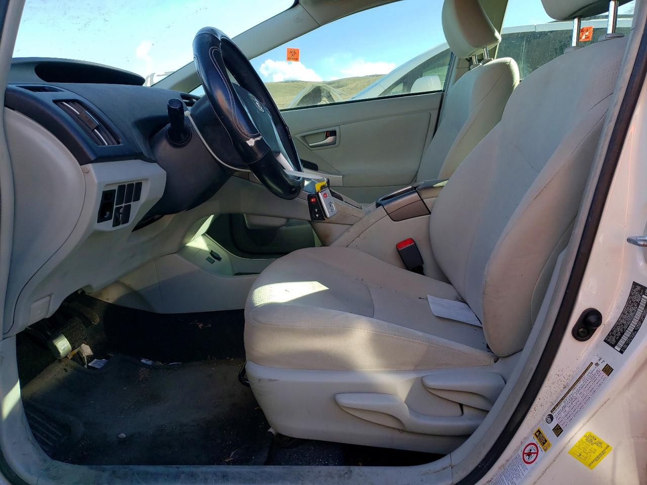 2013 TOYOTA PRIUS TWO photo 13