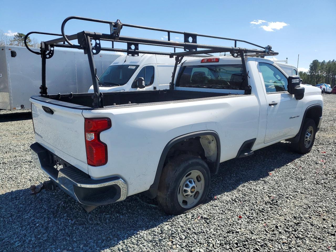 2024 CHEVROLET SILVERADO C2500 HEAVY DUTY photo 3
