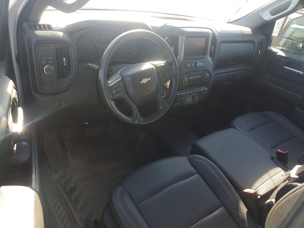 2024 CHEVROLET SILVERADO C2500 HEAVY DUTY photo 8
