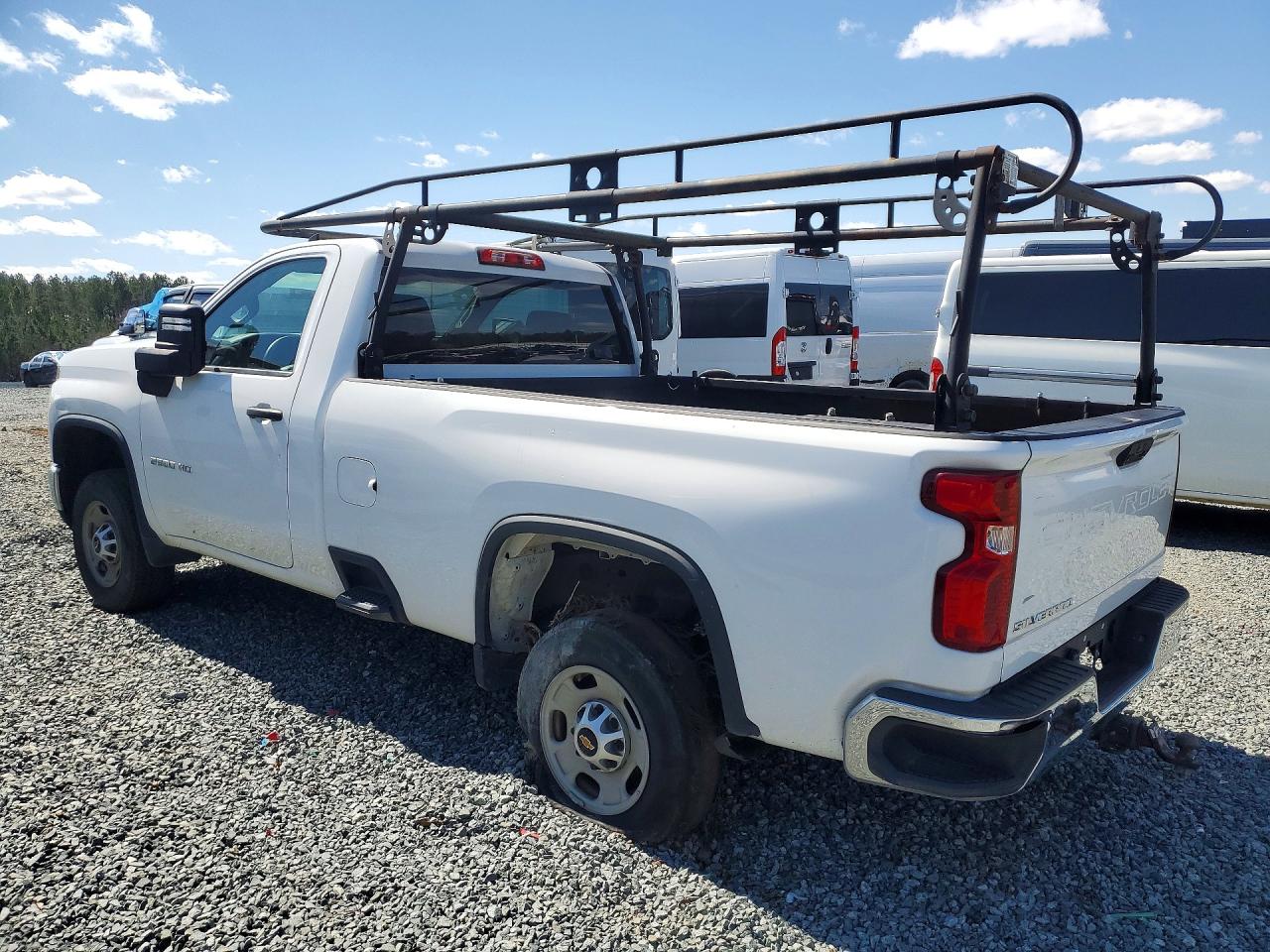 2024 CHEVROLET SILVERADO C2500 HEAVY DUTY photo 2