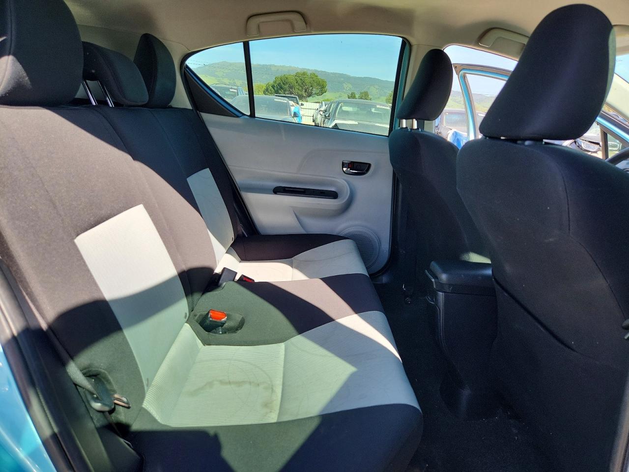 2014 TOYOTA PRIUS photo 10