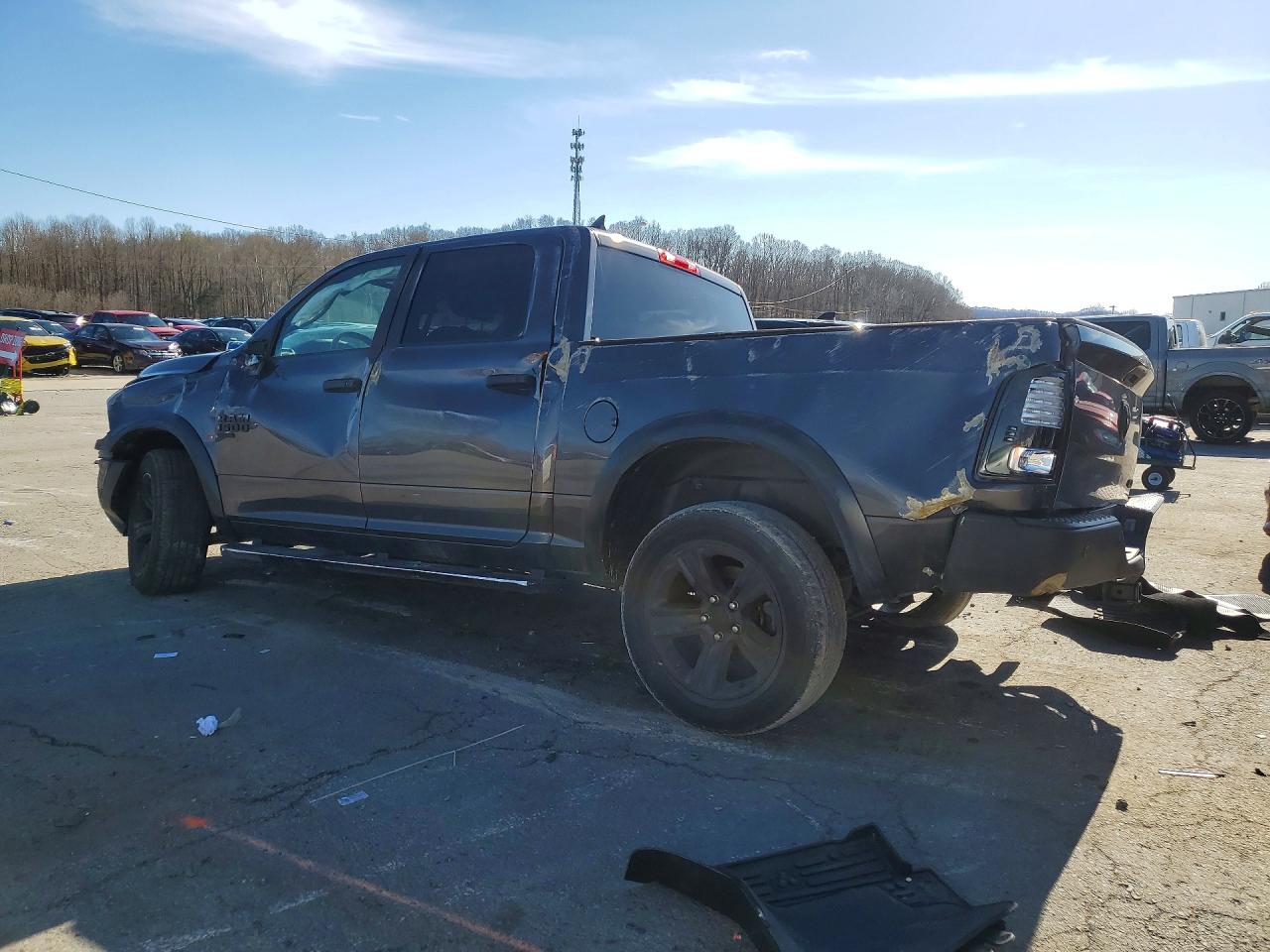 2022 RAM 1500 CLASSIC SLT photo 3