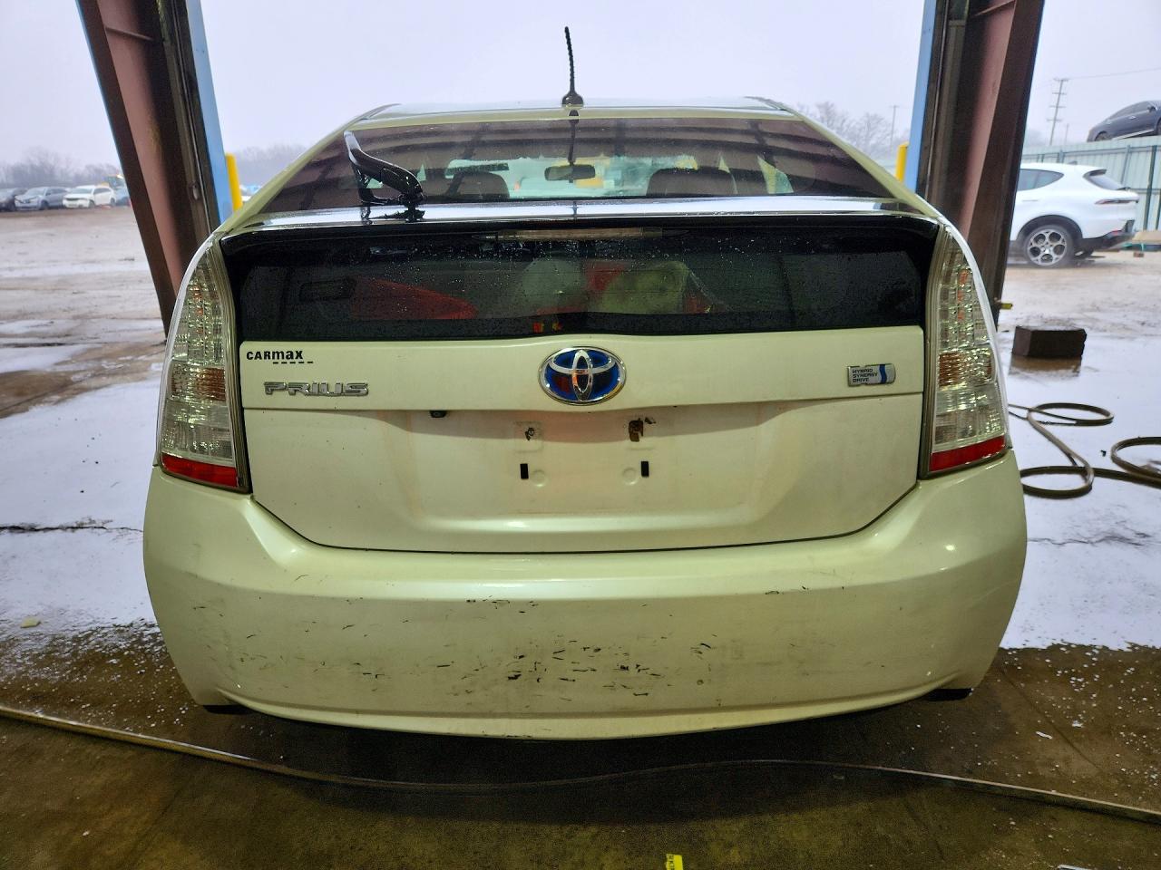2011 TOYOTA PRIUS THREE photo 11
