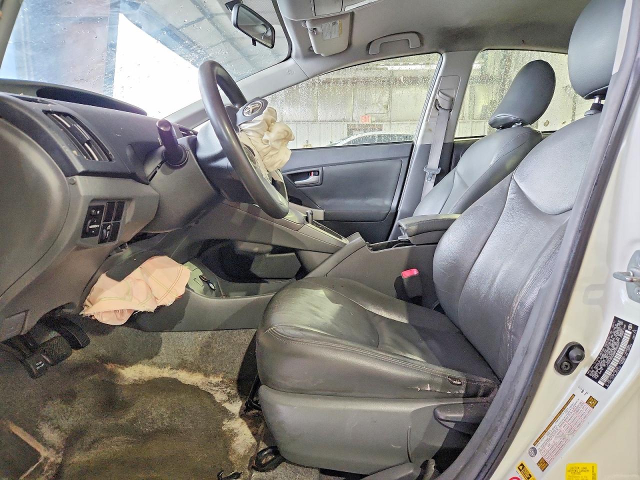 2011 TOYOTA PRIUS THREE photo 13