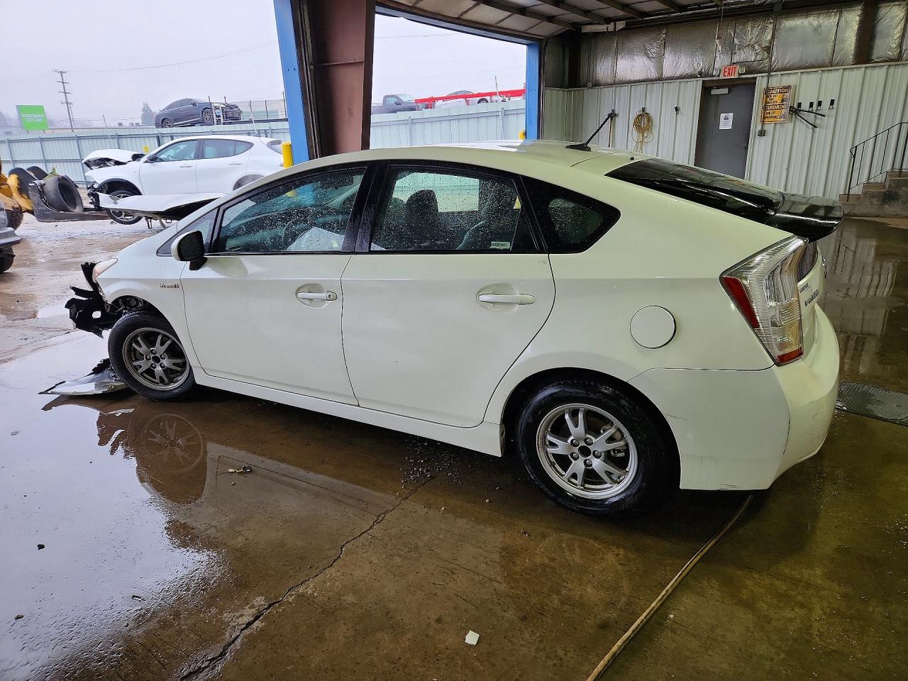2011 TOYOTA PRIUS THREE photo 3