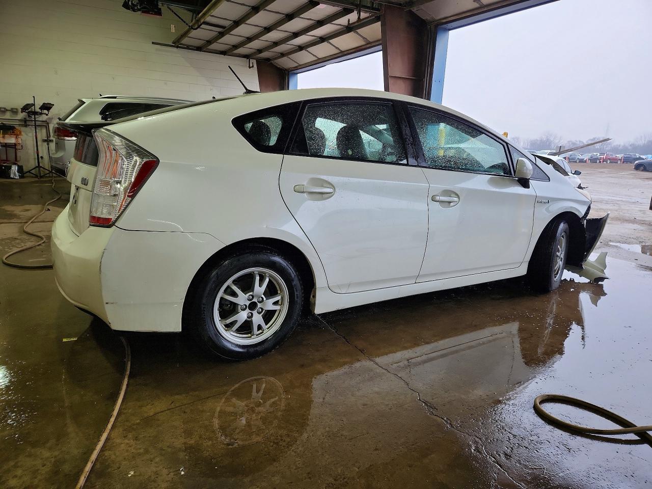 2011 TOYOTA PRIUS THREE photo 5