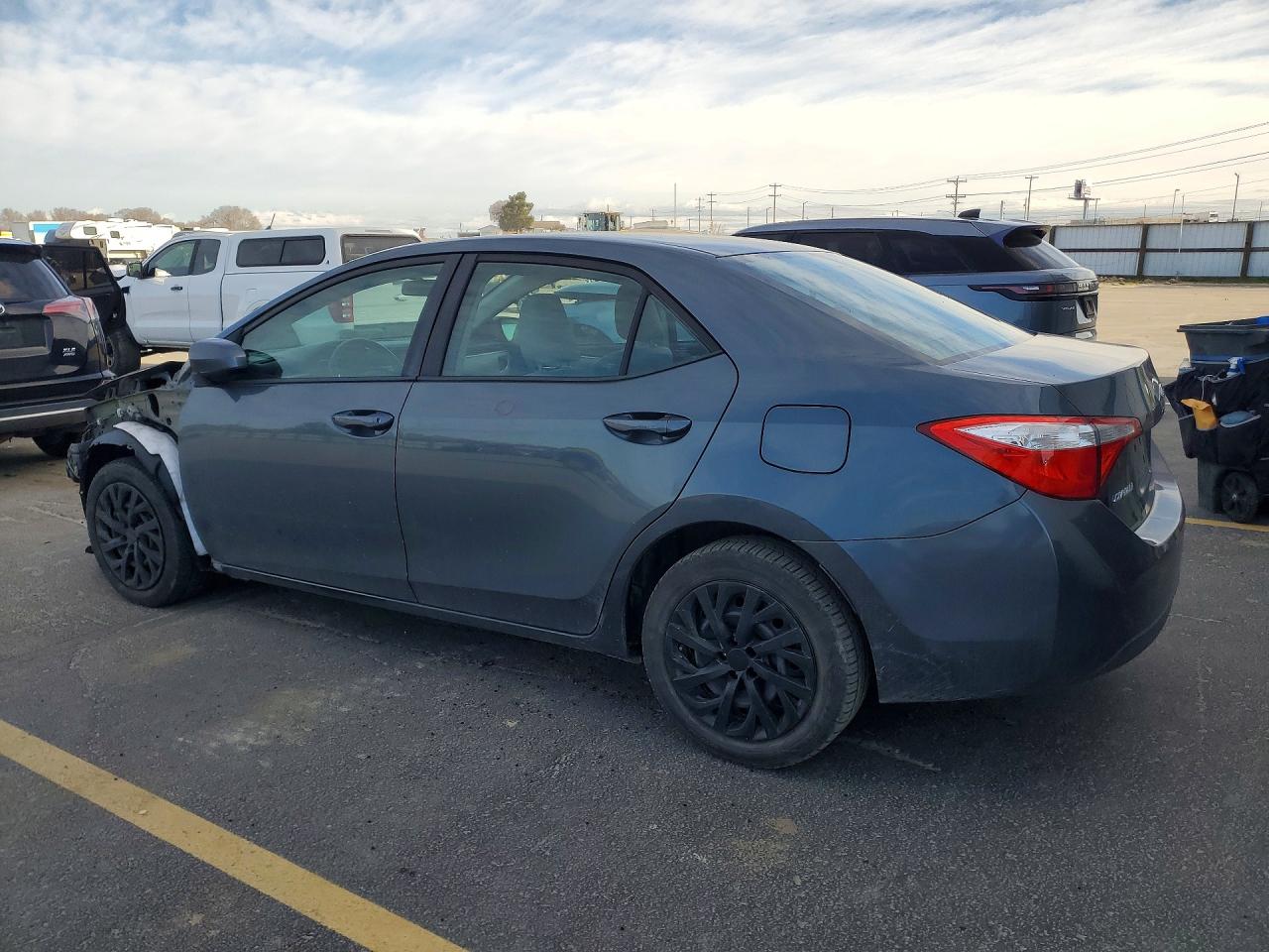 2015 TOYOTA COROLLA photo 2