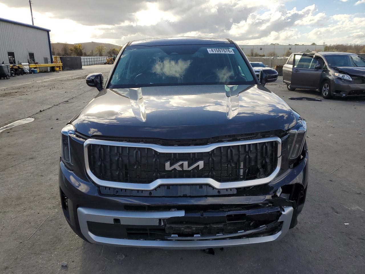 2025 KIA TELLURIDE LX photo 9