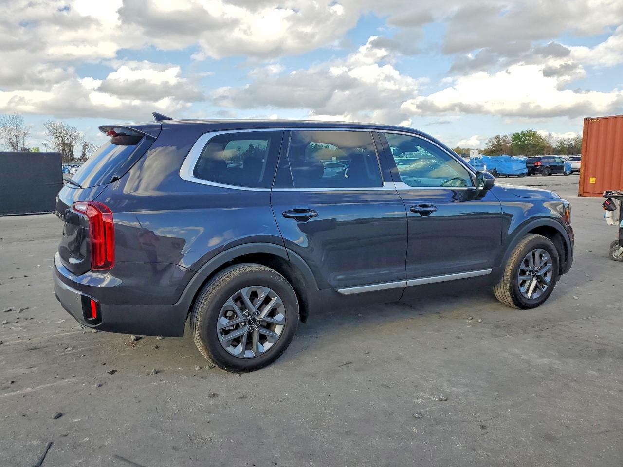 2025 KIA TELLURIDE LX photo 5