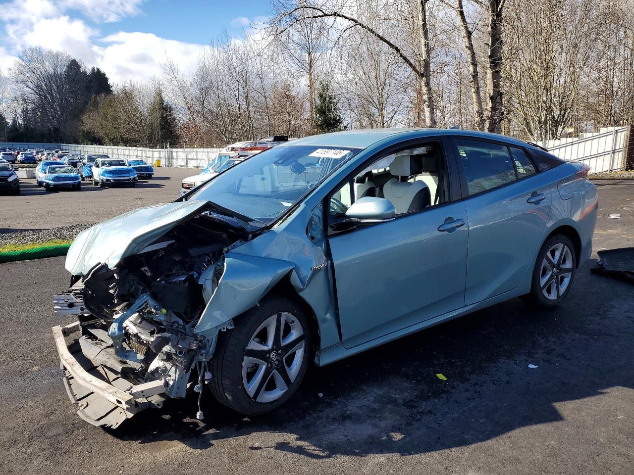 2016 TOYOTA PRIUS