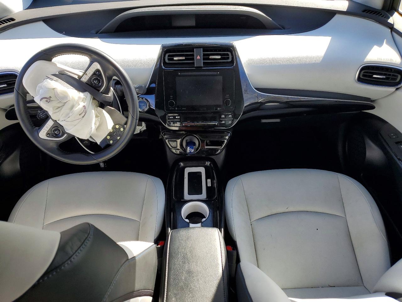 2016 TOYOTA PRIUS FOUR TOURING photo 8