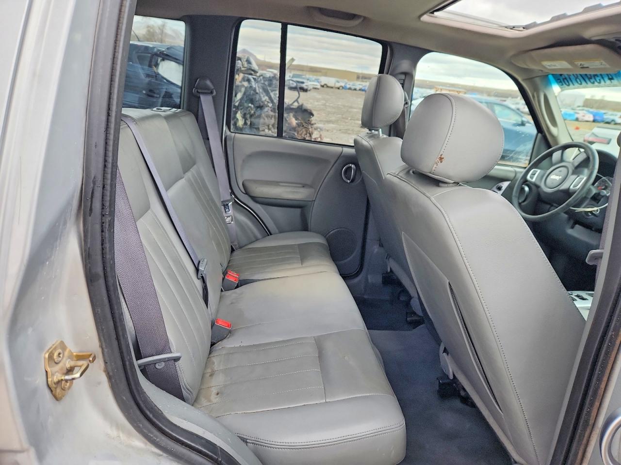 2005 JEEP LIBERTY LIMITED photo 10