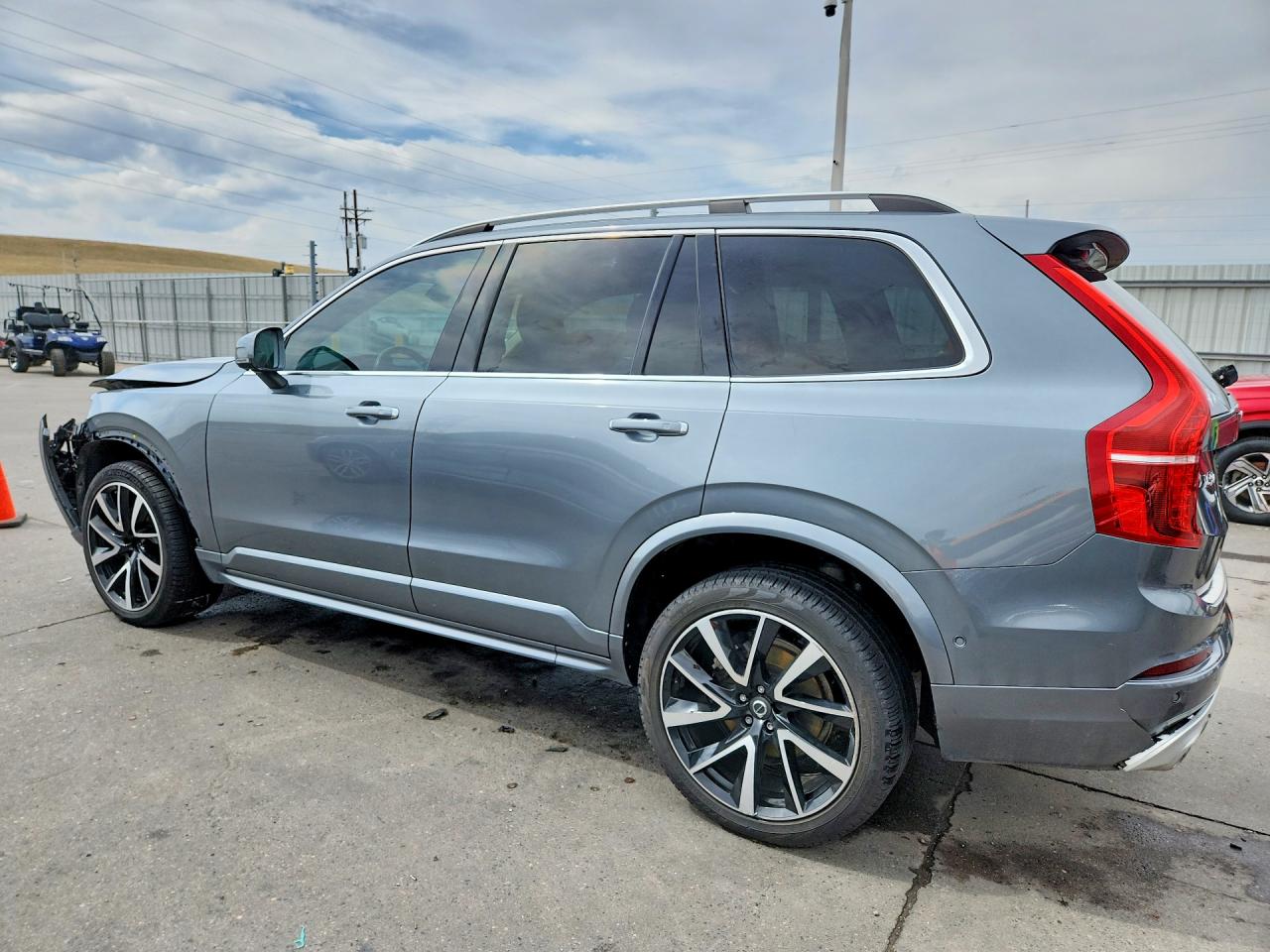 2019 VOLVO XC90 T6 MOMENTUM photo 2