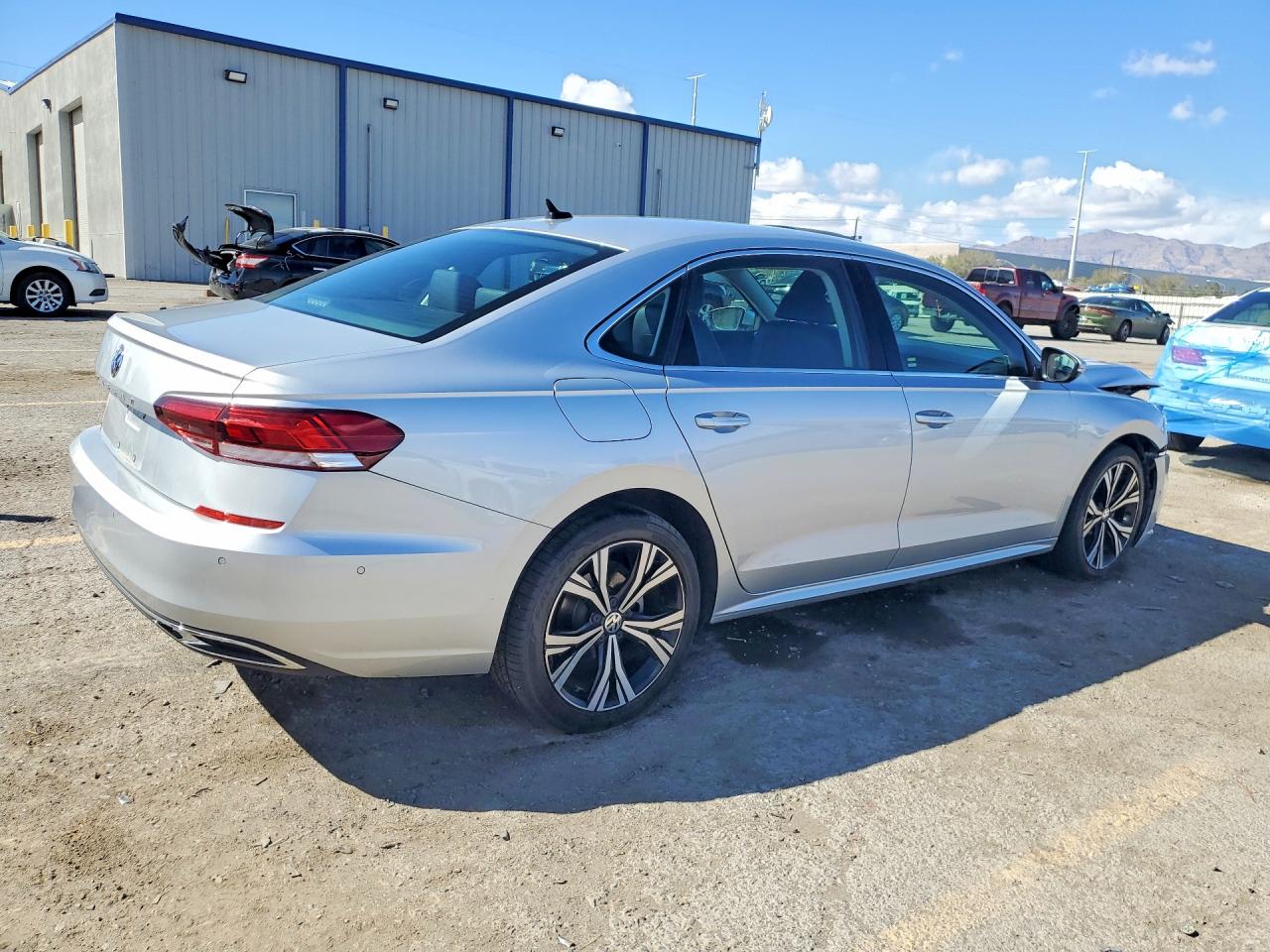 2020 VOLKSWAGEN PASSAT SEL photo 5
