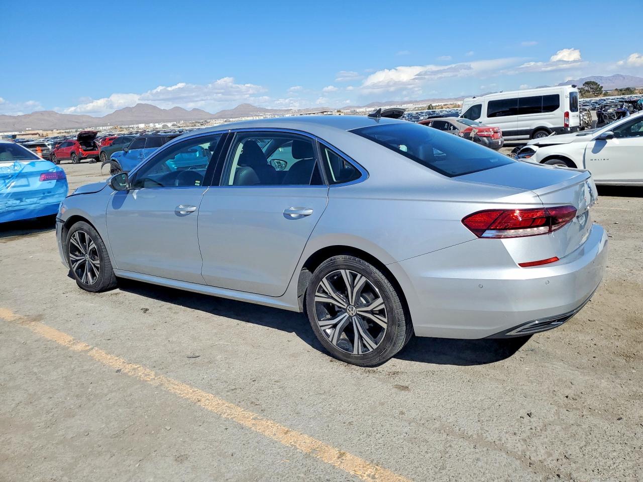 2020 VOLKSWAGEN PASSAT SEL photo 3