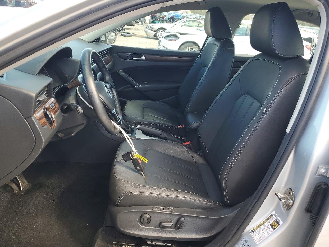 2020 VOLKSWAGEN PASSAT SEL photo 13