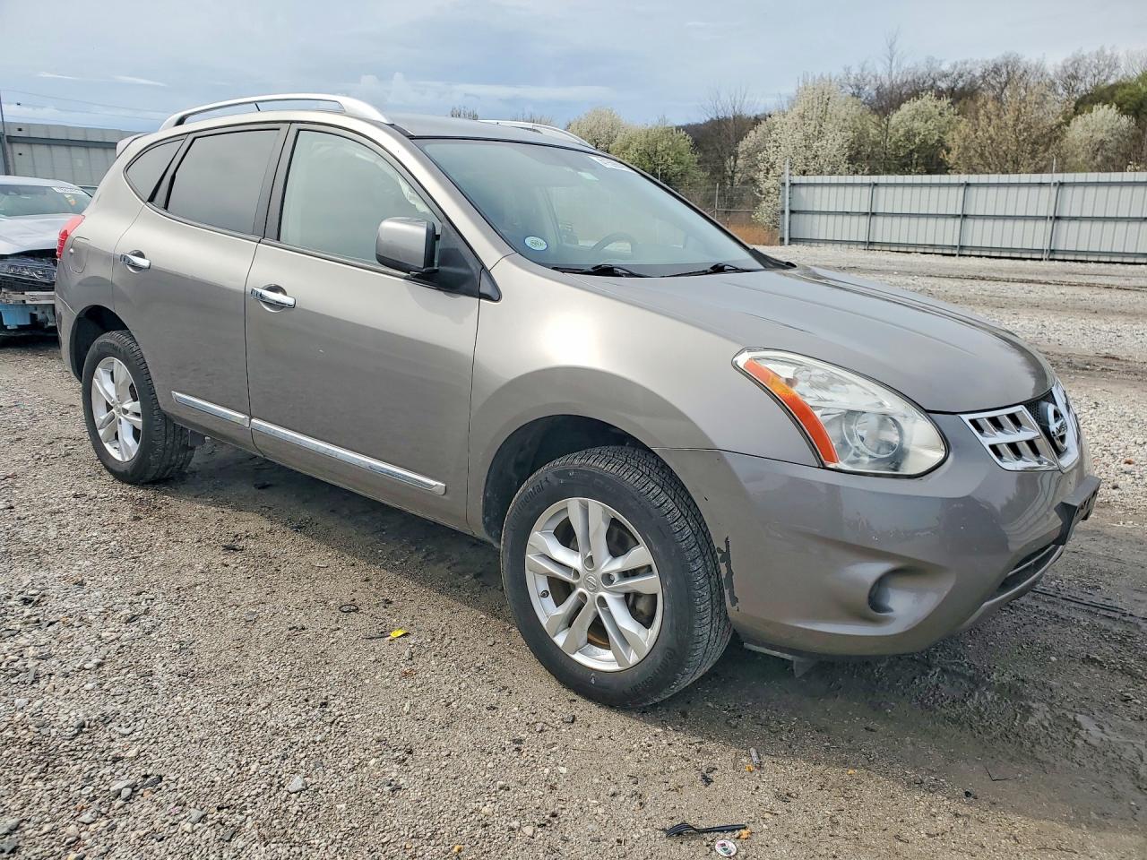 2013 NISSAN ROGUE S photo 4