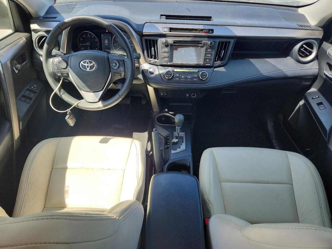 2018 TOYOTA RAV4 XLE photo 15