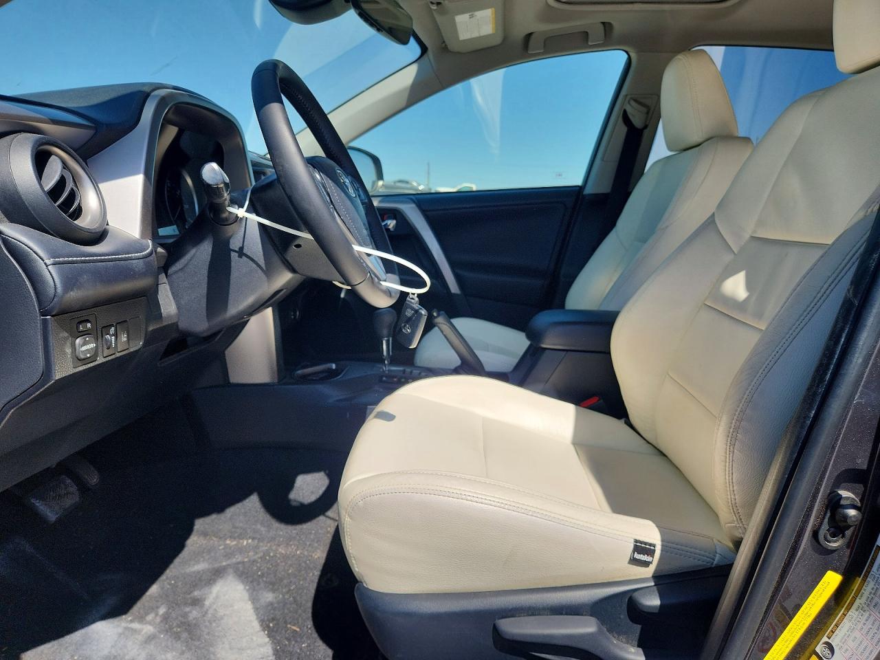 2018 TOYOTA RAV4 XLE photo 13